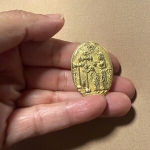 Vintage Egyptian Revival gold tone brooch